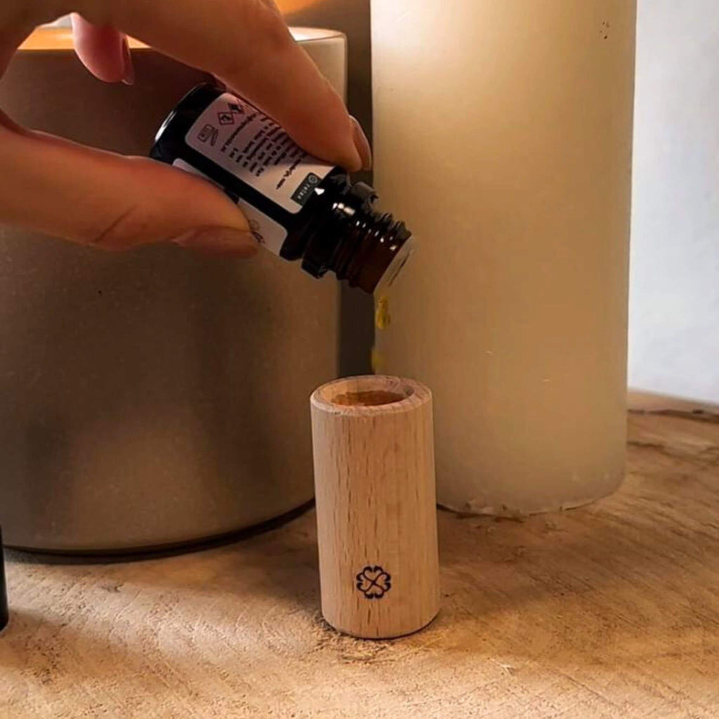 Tiny Moments Etherische Olie druppelen in Tiny Moments houten aroma diffuser