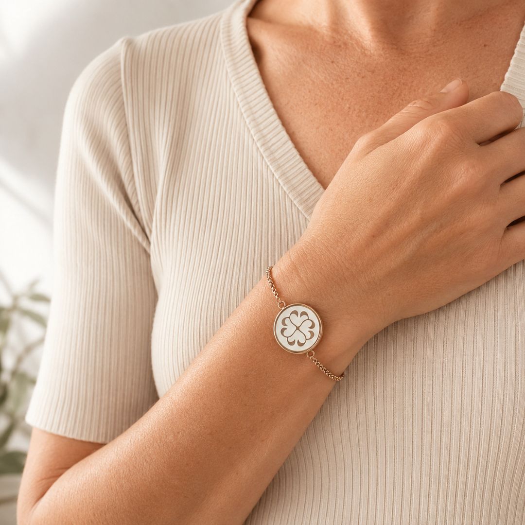 Tiny Moments Geurarmband om pols met model